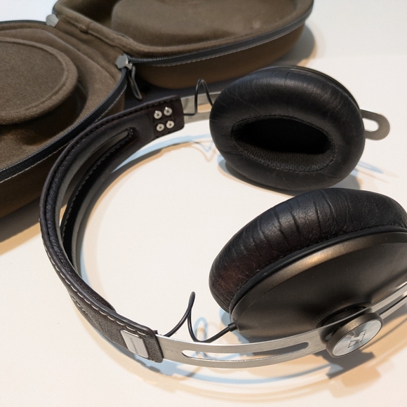 Sennheiser Momentum wired headphones - Picture 3 of 5